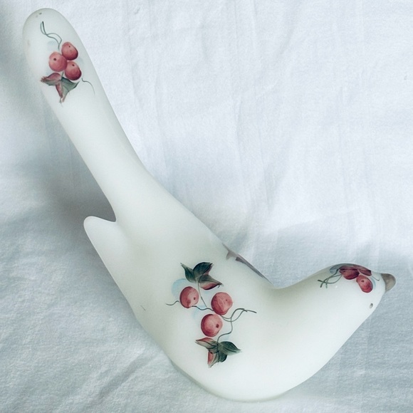 Vintage Fenton Satin Glass Bird Of Happiness Painted Berries Charlotte Smith - Picture 5 of 6